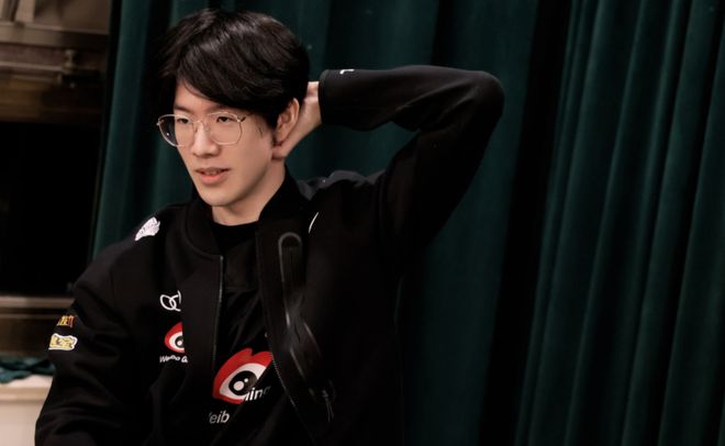 网友爆料：OMG上单Cube疑似要跑路去做陪玩？