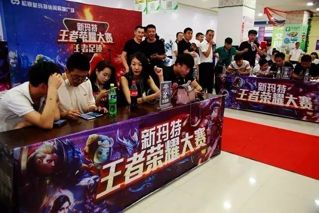crashies 将继续为 Fnatic 参加 2025 年冠军赛，而 Leo 的未来仍然未知