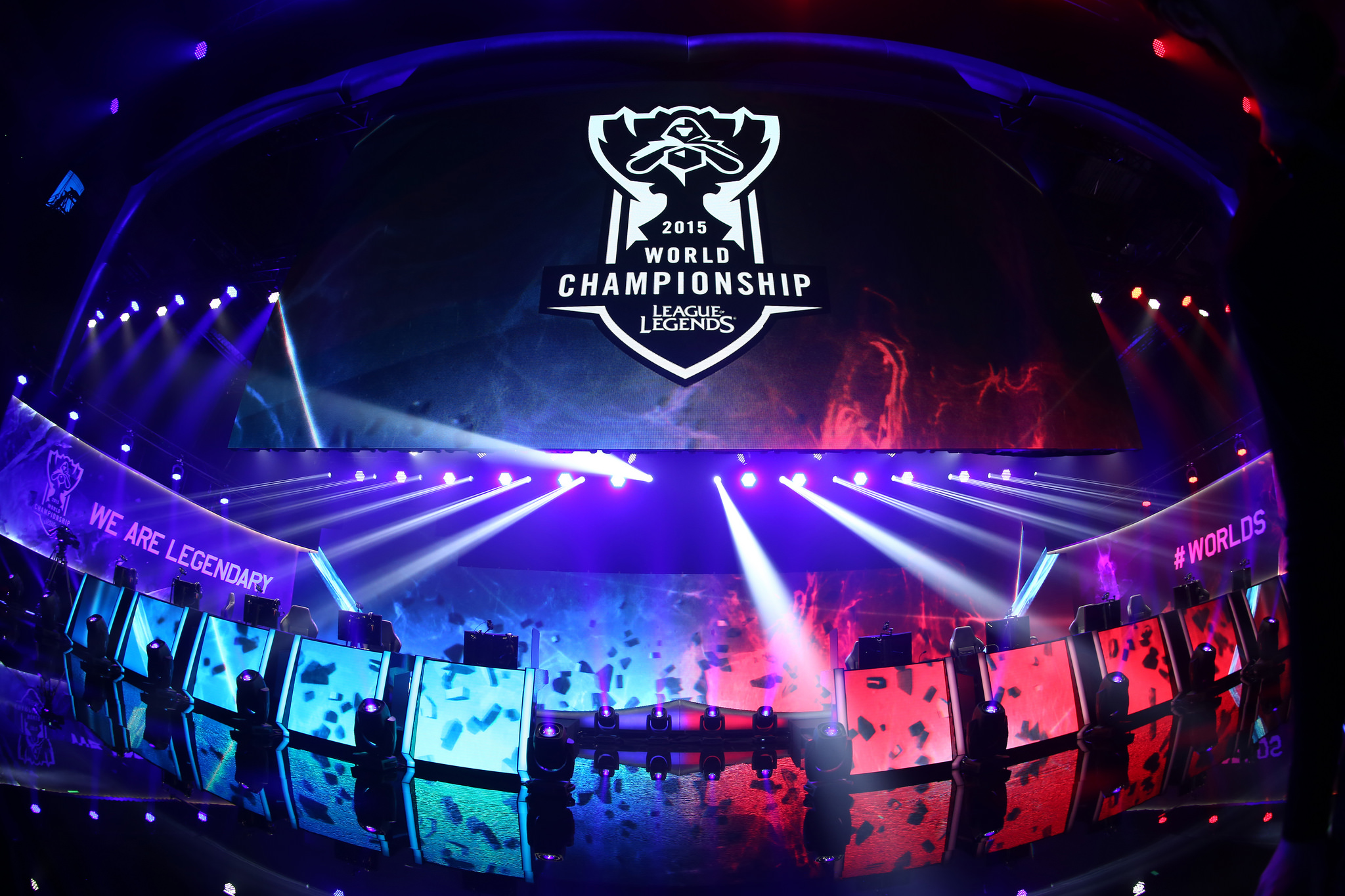 EPL S20 小组赛：险中求胜 FaZe 2-0击败FlyQuest