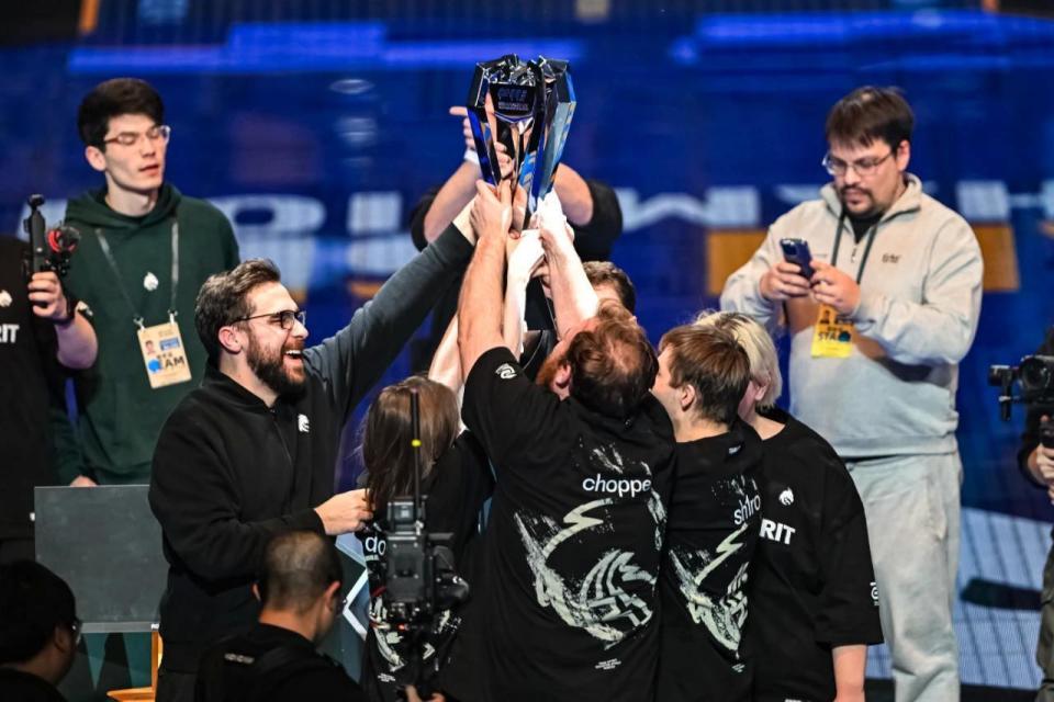 flusha 在与一捆干草相撞后奇迹般地逃过了严重伤害