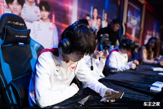 媒体：G2 禁止 m0NESY 在 PGL 布加勒斯特 2025 上与媒体发言