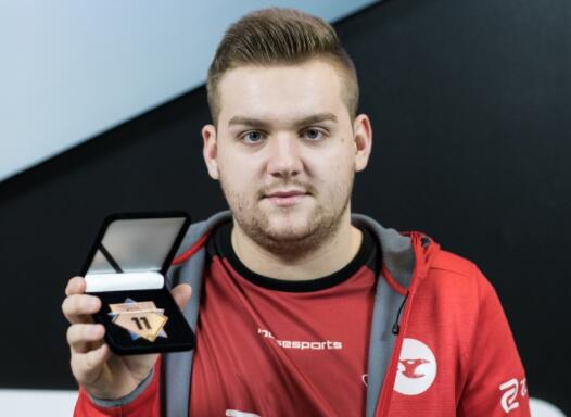 knight 在战胜 G2 后表示：“这次我想要报复 faker ”