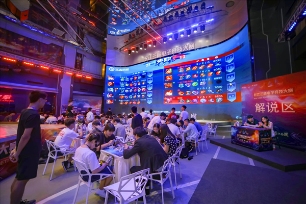 在 VCT 2025： EMEA 第一阶段淘汰赛后， trexx 和 Derke 之间的内部裂痕在 Team Vitality 中浮出水面