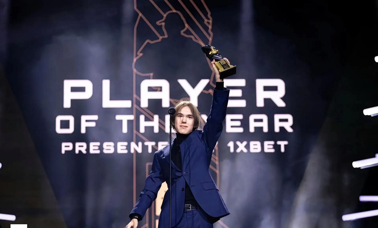 banye 的肥凯莎被抓到一波，输掉了一场好局。 climber 的双夹子爆发， Oh My God ， LGD Gaming 赢得了第一局