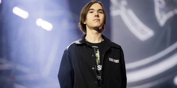 资讯世界赛首鸡，离谱哥3倍SKS立功