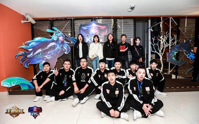 Invictus Gaming official： Happy birthday to head coach Daeny